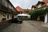 Landhotel Groggerhof - Parkplätze und Hof